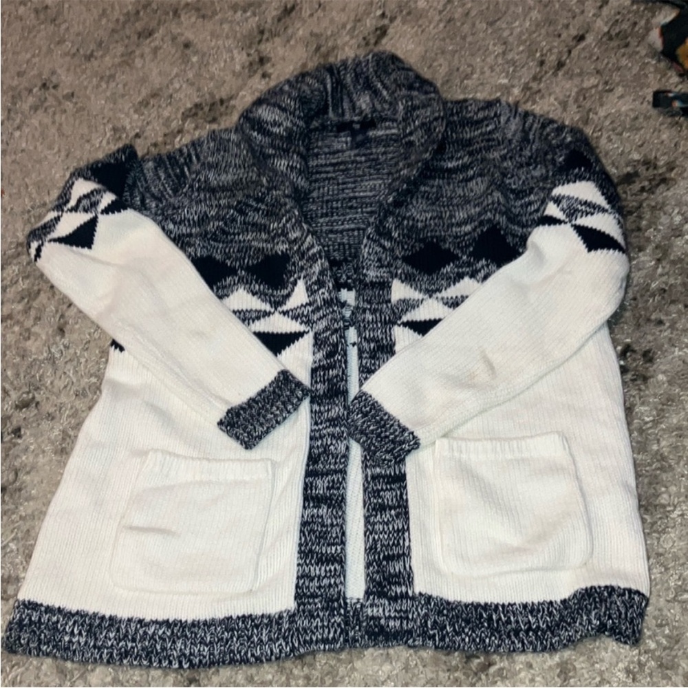 Women's Geometric Pattern Sweater - Navy and White